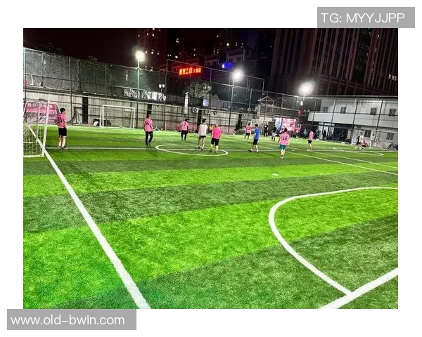 足球场上的小天使宝贝们的精彩瞬间与成长故事